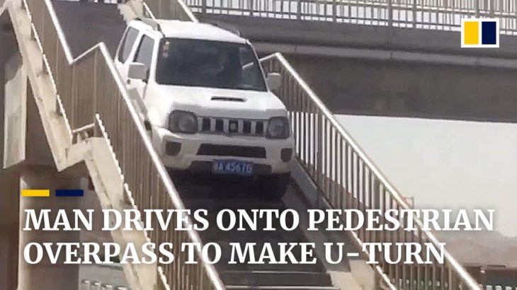 高速道路インターを過ぎたジムニーが歩道橋を走破しUターン 中国・新疆ウイグル自治区