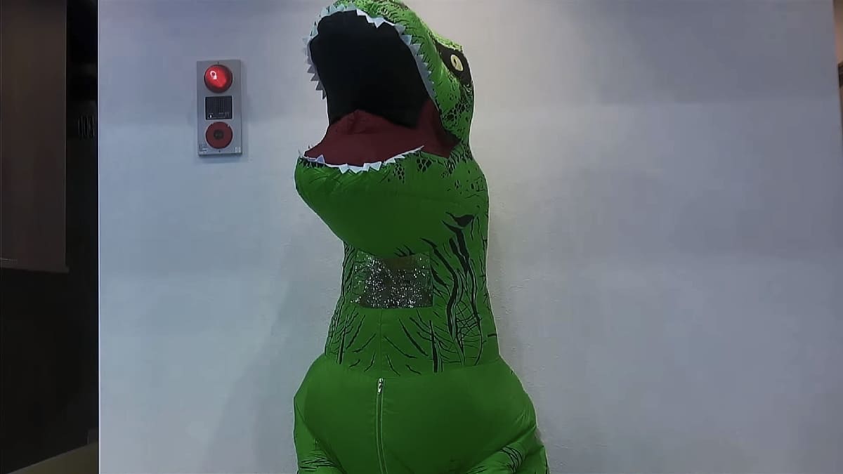 “AVスプラ”参加の息根とめる 演者／ボイスモデルが恐竜の着ぐるみ越しでの謝罪